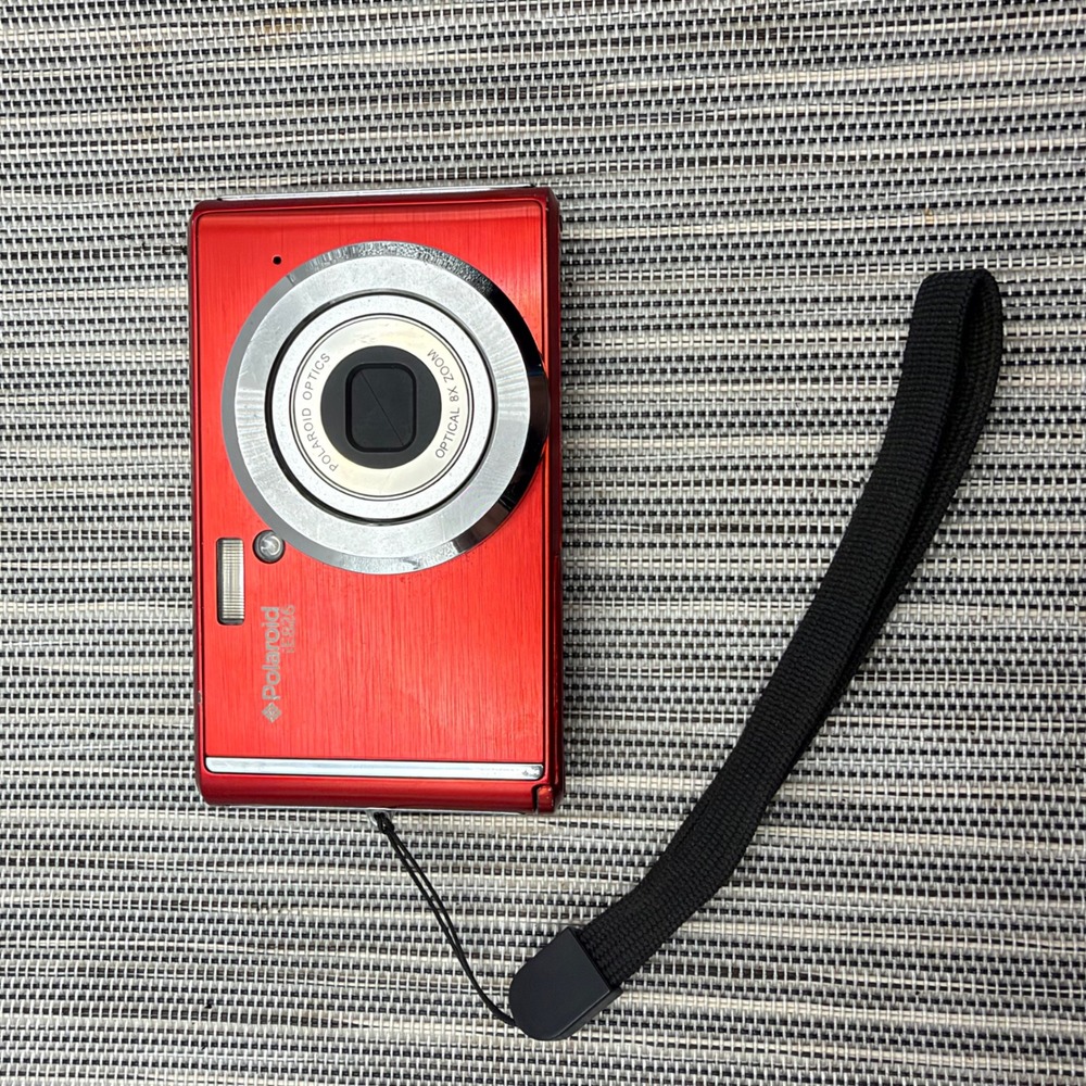 Polaroid iE826 Digital Camera Red 18MP 8x Optical Zoom Compact Point and Shoot